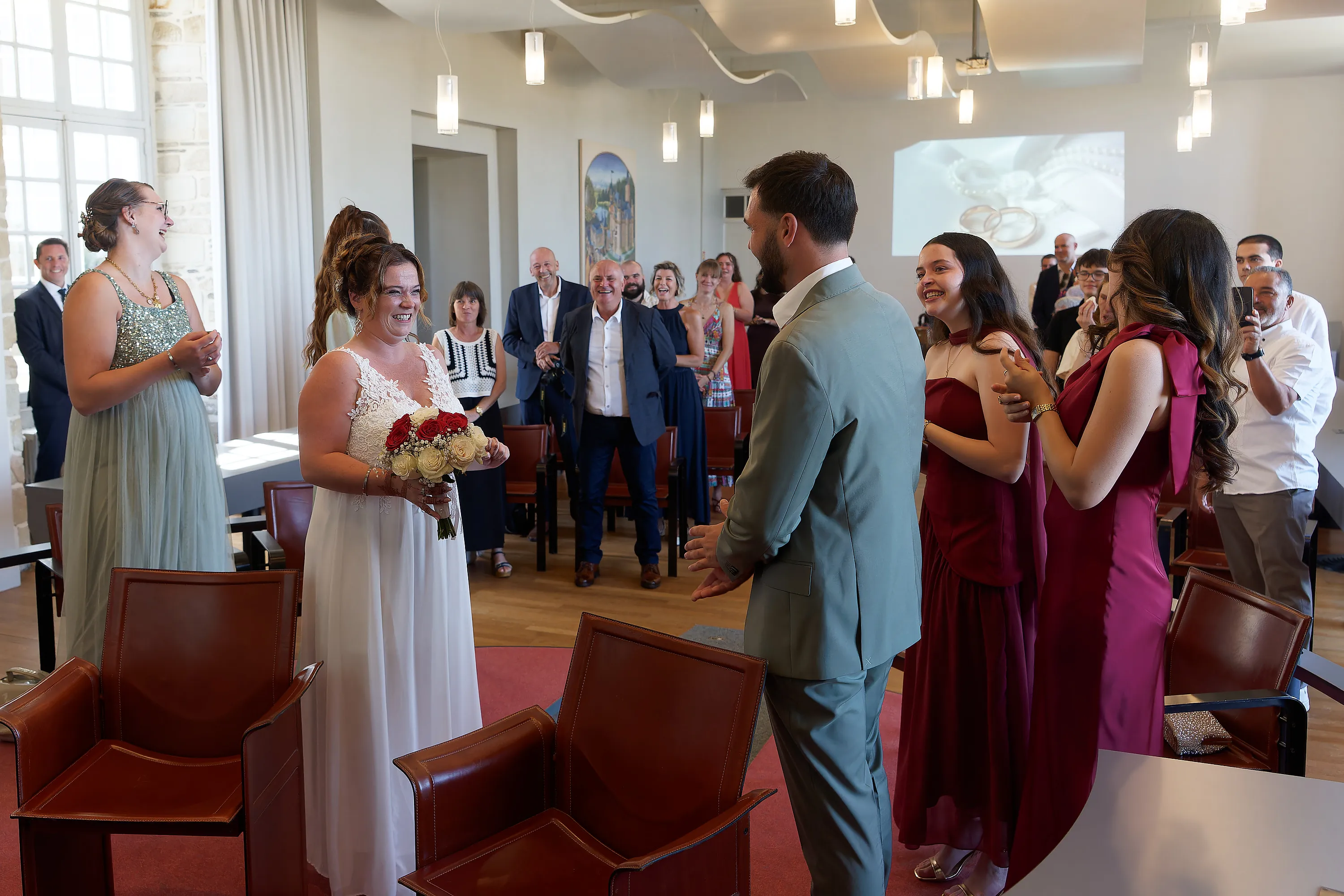 Photographie de mariage pendant le vin d'honneur